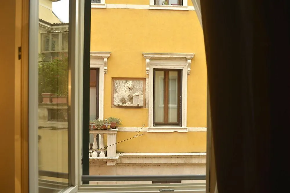 All'Opera Prima Verona Bed & Breakfast