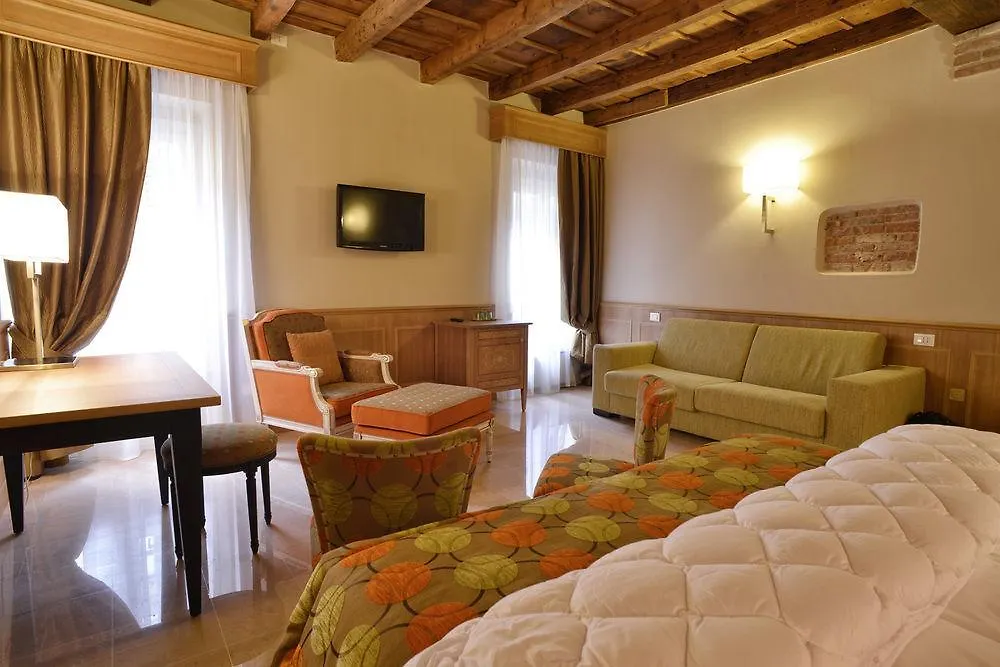 All'Opera Prima Verona 2*,  İtalya