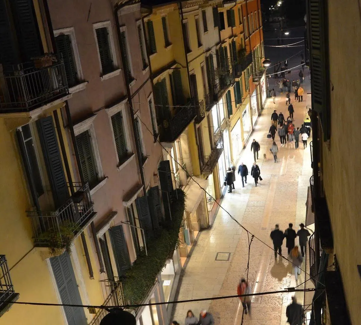 All'Opera Prima Verona 2*,